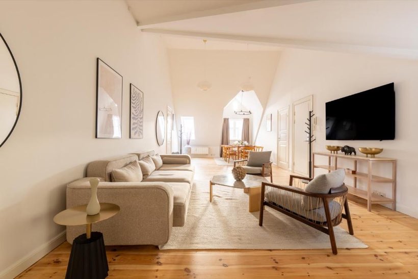 Light-Filled 5BR Home near Tivoli